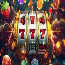 Layar kontrol pemain Antarmuka kontrol permainan dengan tombol penembakan dan pengaturan level